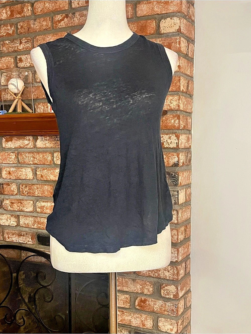 A.L.C. $125 NWOT Black 100% Linen Sleeveless Crossover Back Tank Top - Picture 2 of 3